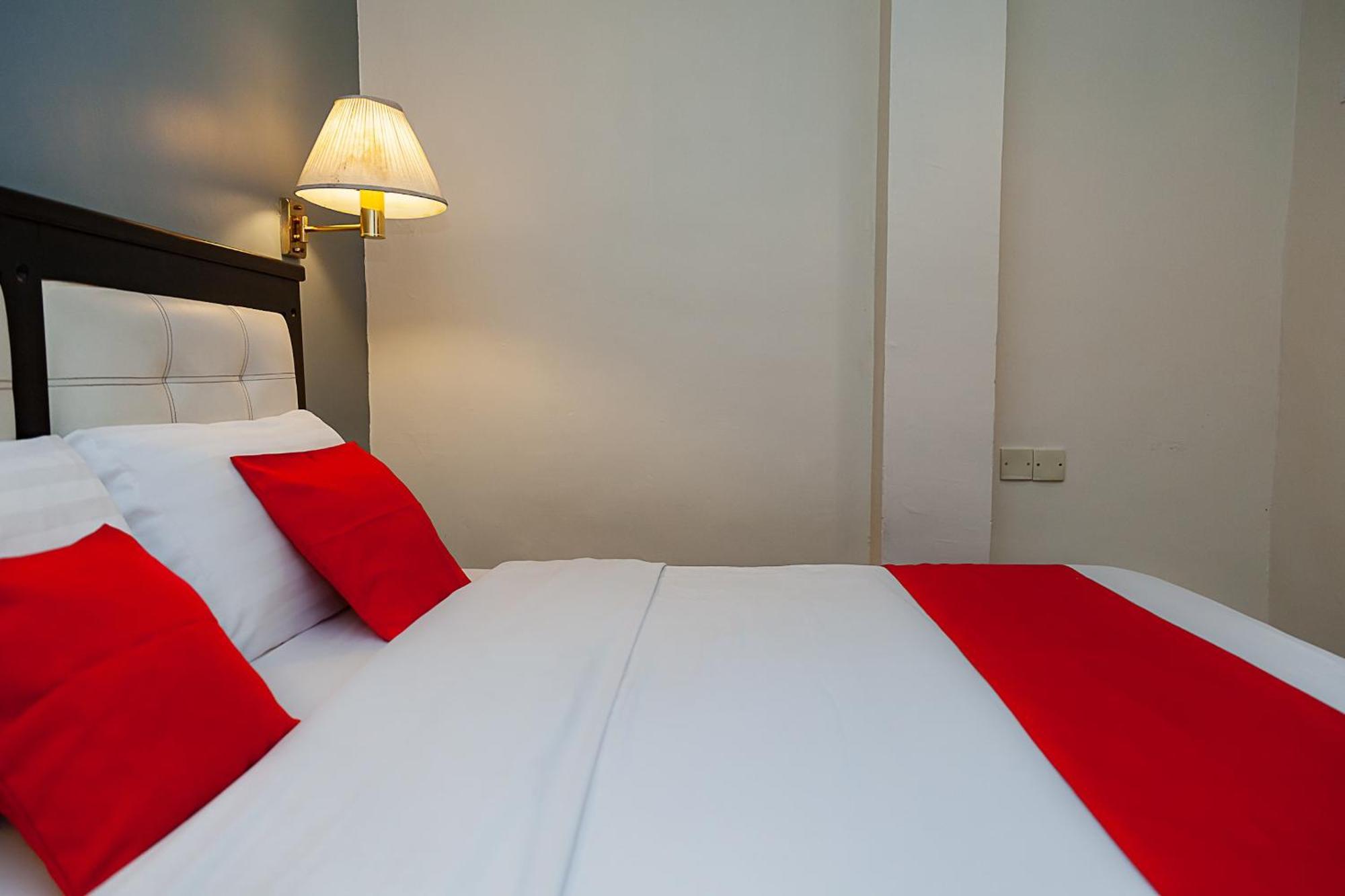 סיבו Super Oyo 90055 Mansion Inn מראה חיצוני תמונה