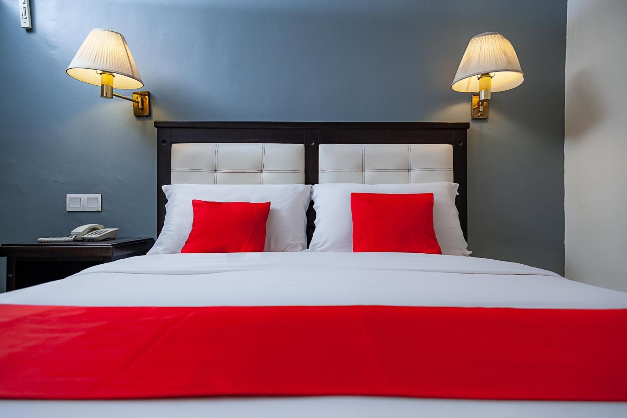 סיבו Super Oyo 90055 Mansion Inn מראה חיצוני תמונה