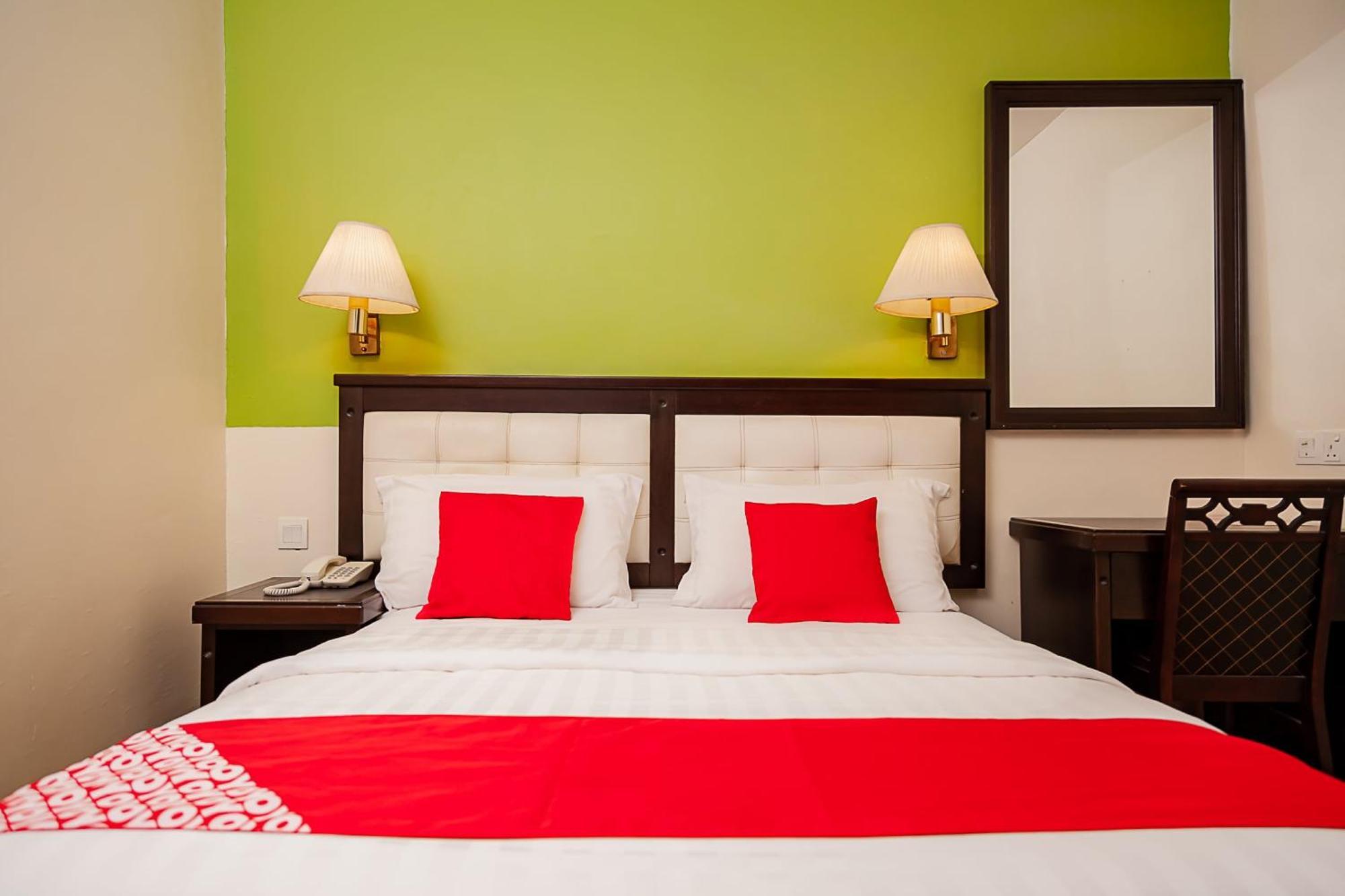 סיבו Super Oyo 90055 Mansion Inn מראה חיצוני תמונה