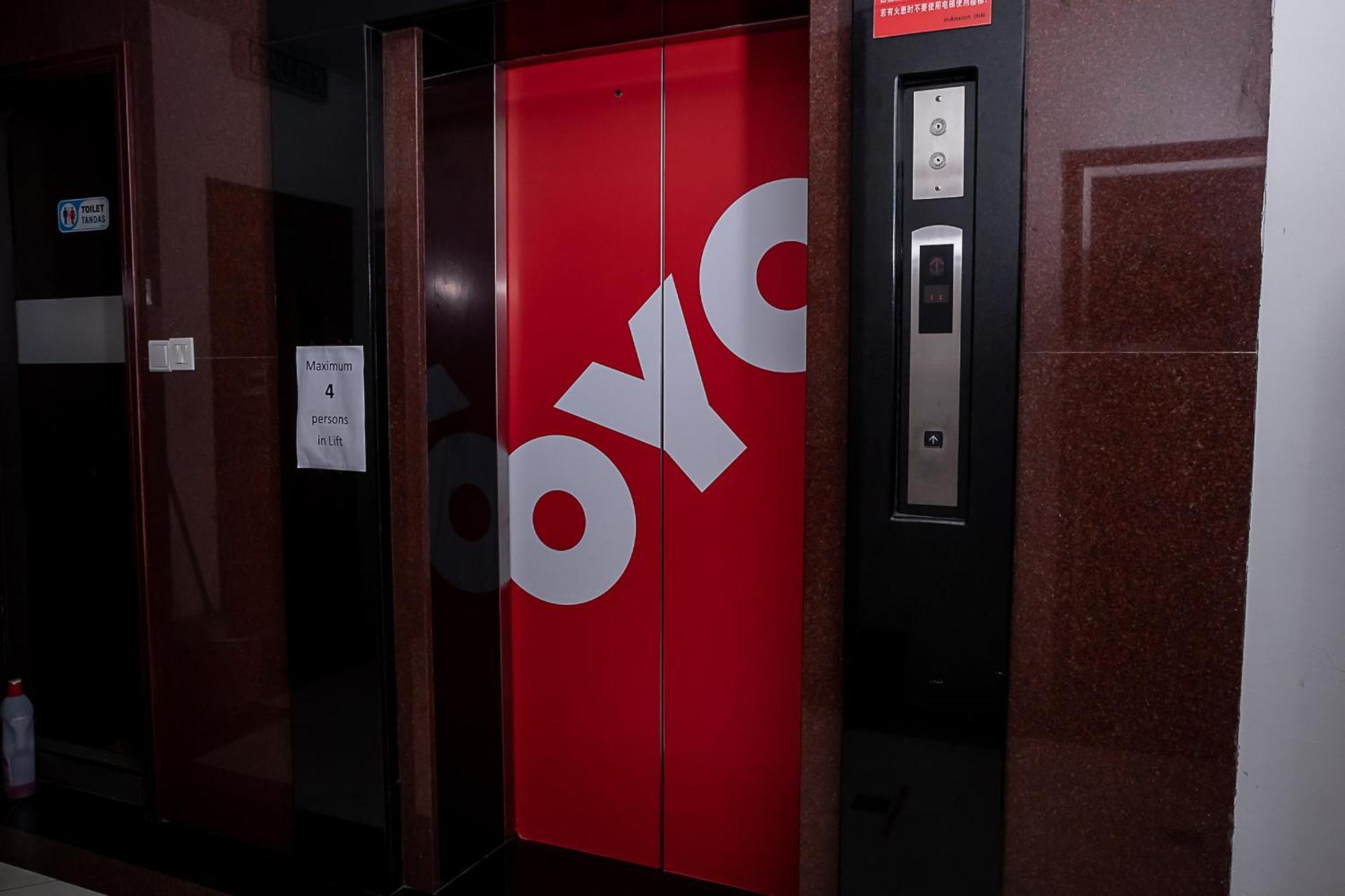 סיבו Super Oyo 90055 Mansion Inn מראה חיצוני תמונה